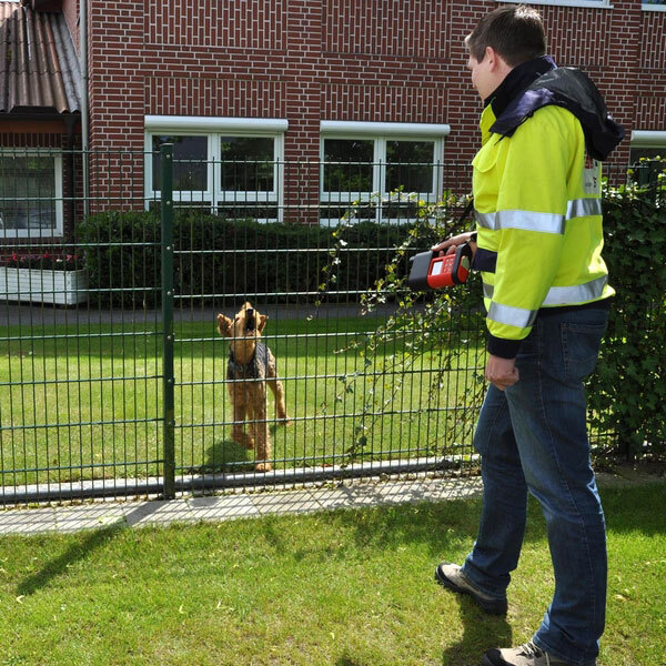 Elli zur Gasferndetektion bei einem Haus mit Hund